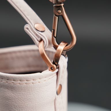 Example of a double attachment d ring being used